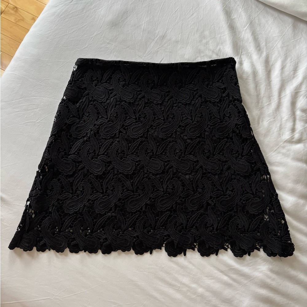 PRE-OWNED EXPRESS Elegant Black Lace Skirt | 6